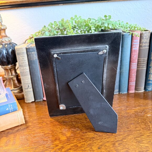 Vintage Heavy Aluminum Frame with Frida Kahlo - Picture 9 of 9